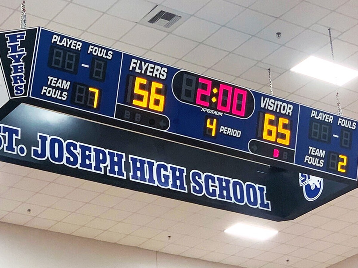 St. Joseph High School; Center Hung Model BB-5244, 18' x 3', Victoria, TX